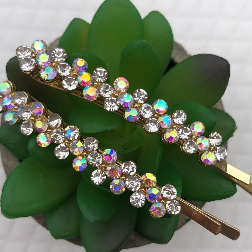 Beautiful sparkly hair clips.  Super sparkly & Fun🤍